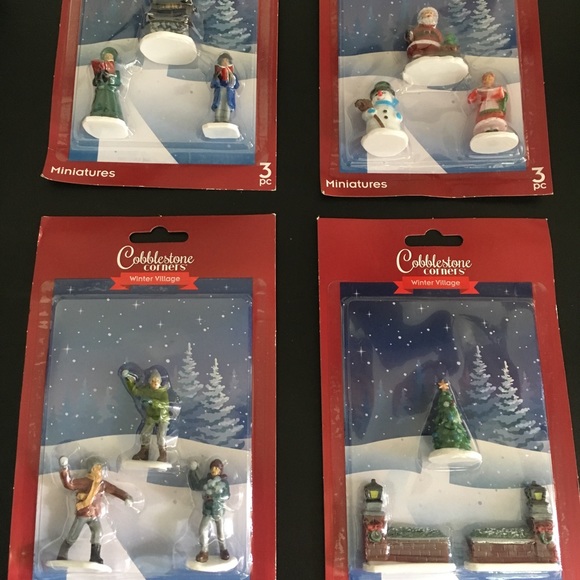 Cobblestone Corners Miniature Christmas Village - Picture 8 of 8